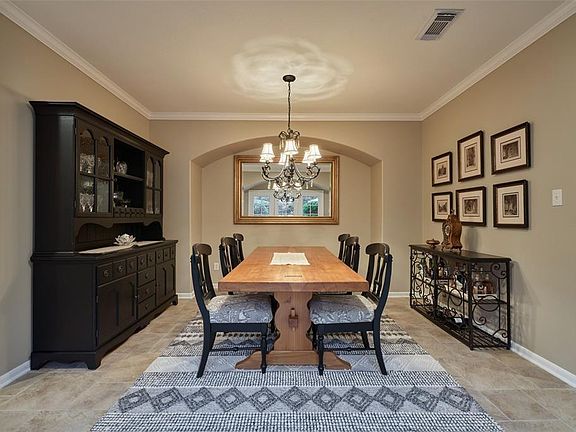 4th image of 43 S Longsford Cir