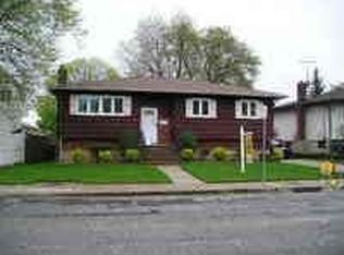 166 Mott St, Oceanside, NY 11572