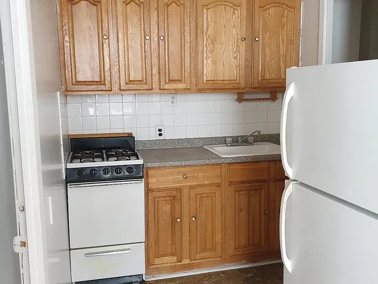 25-33 23rd St #3 — Photo 3