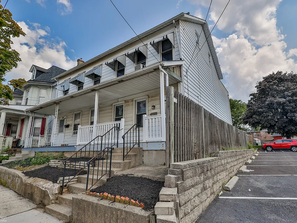 805 Main St