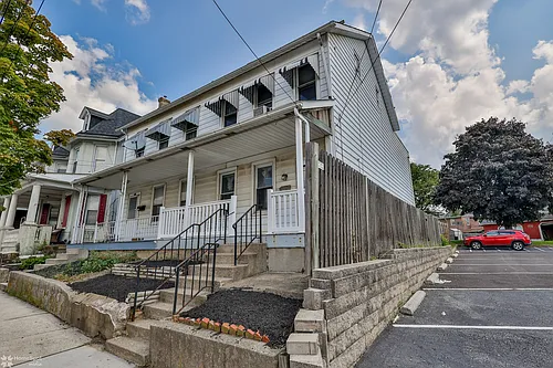805 Main St Photo 1