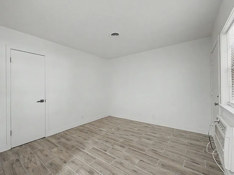 3326 E Marshal Apartments — Photo 23