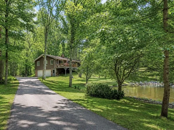 94 Pinecrest Dr, Bedford, OH 44146
