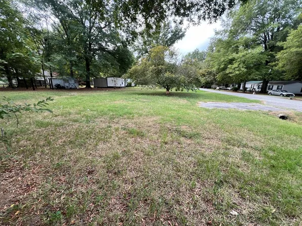 121 Hickory St, Calhoun Falls, SC 29628