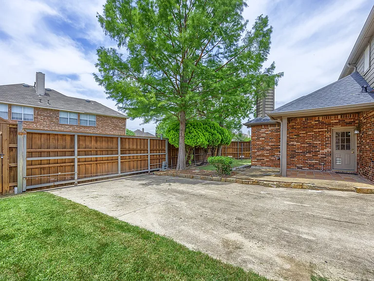 6609 Amesbury Ln — Photo 15