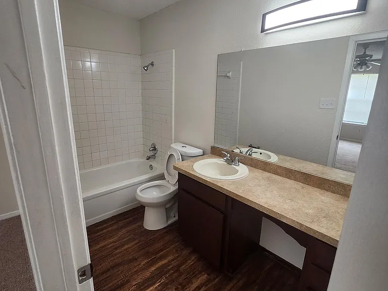 2423 Springmont Ct #2425 — Photo 8