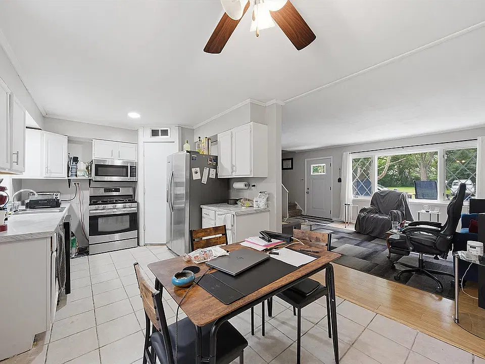 4 bed, 1349 sqft, $2,350 — Photo 4