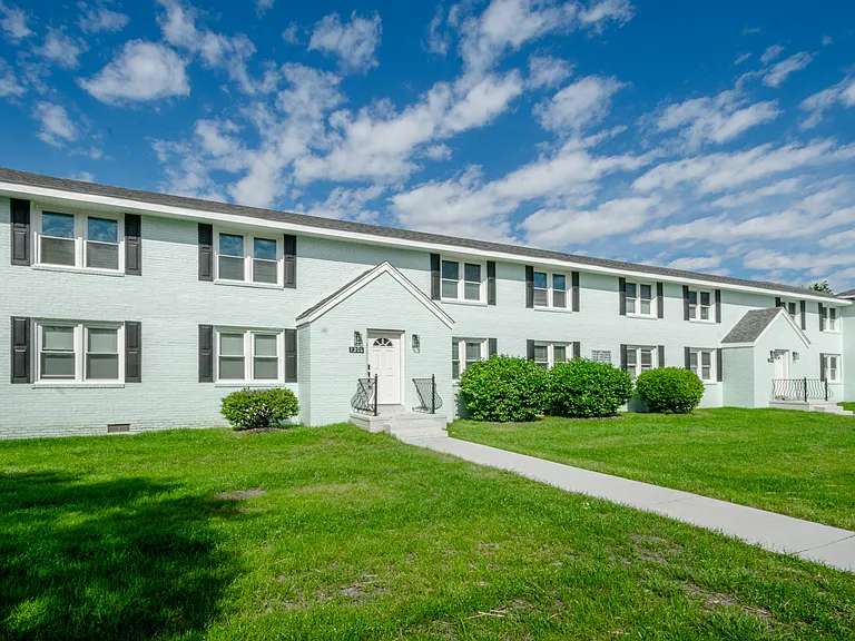 1208 W. Ocean View Apts — Photo 34