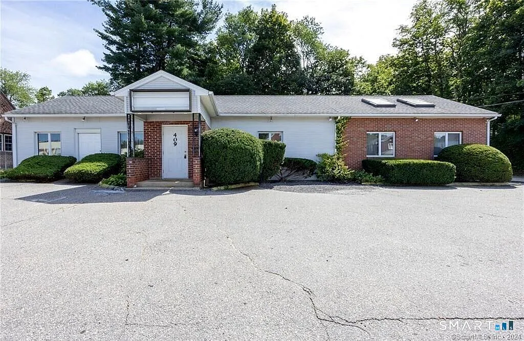 4 bed, 2.0 bath, 2050 sqft, $2,500 — Photo 1