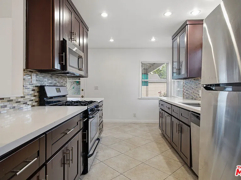 12811 Cumpston St — Photo 10