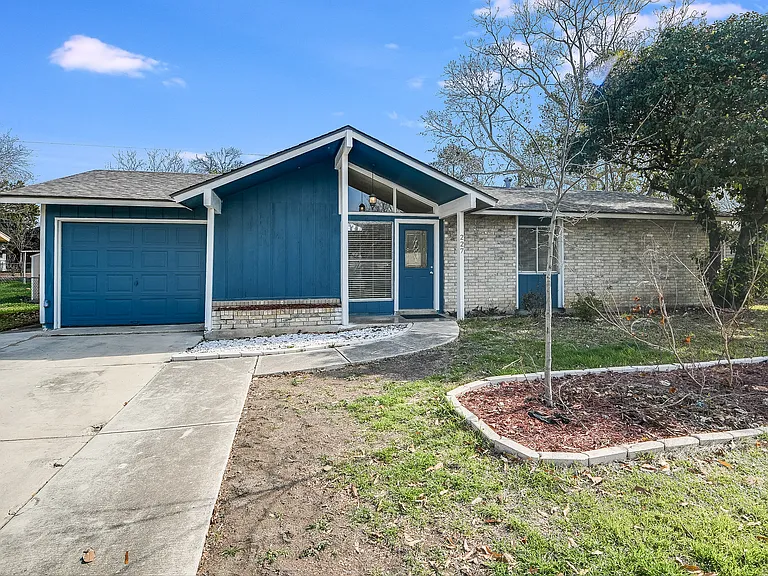 227 Shin Oak Dr — Photo 3