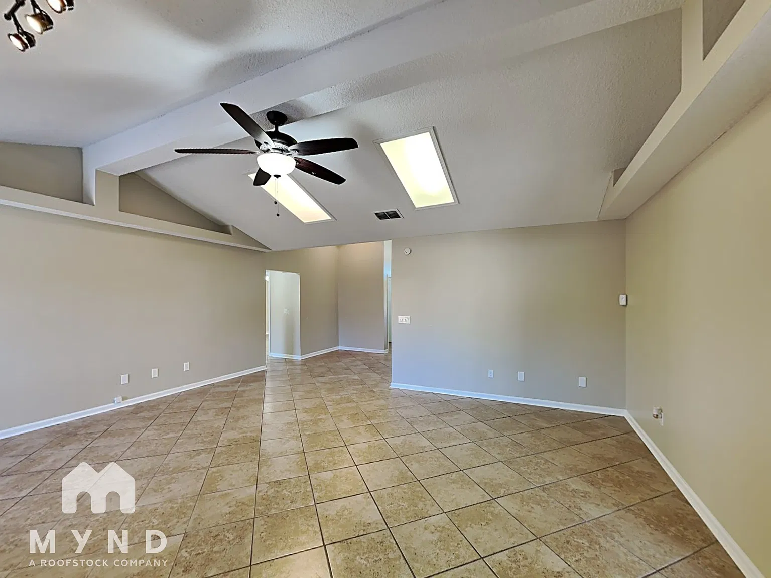 3 bed, 2.0 bath, 1622 sqft, $1,949 — Photo 4
