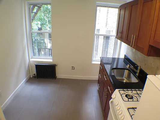 Rented by Glasser Realty LLC | media 21