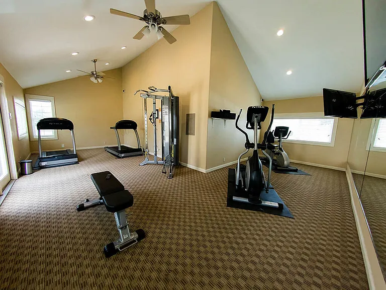 Aviare Place Apartments — Photo 7