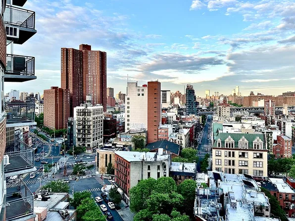 215 Park Row APT 19H, New York, NY 10038