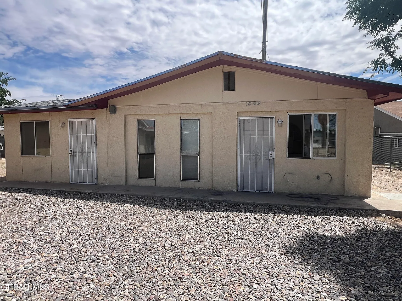 2 bed, 1.0 bath, 900 sqft, $950 — Photo 1