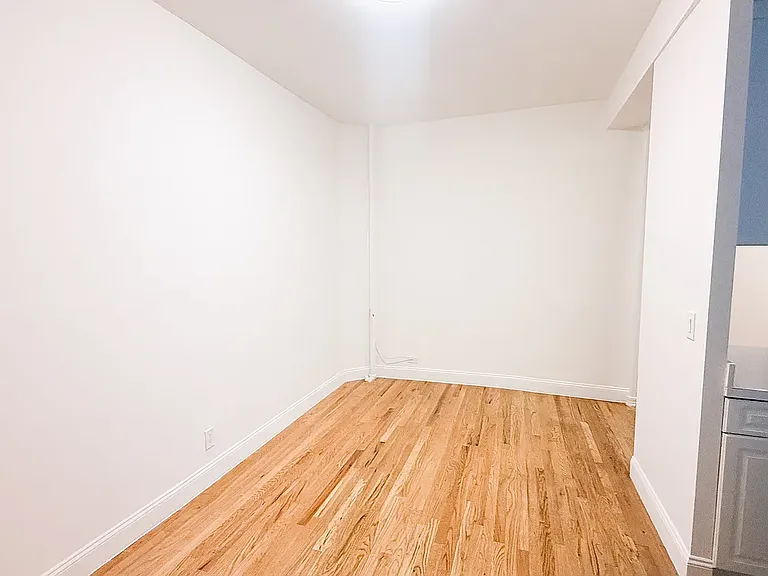 234 Thompson St #7 — Photo 4