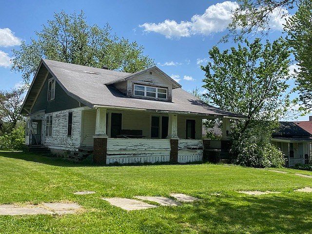2nd image of 714 N Main St