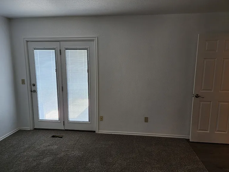 1701 Queens Towne — Photo 7