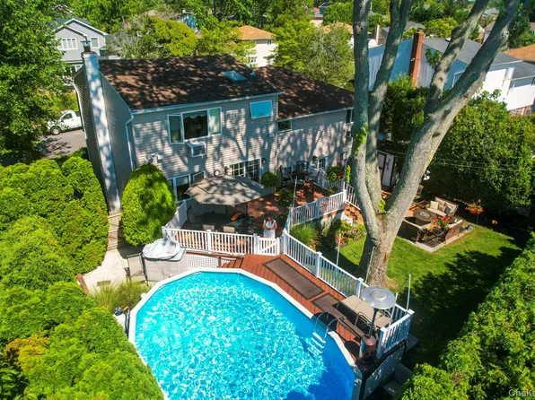 14 Jane Drive, Old Bethpage, NY 11804