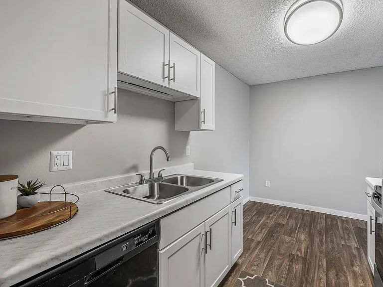Hillcrest Place — Photo 45