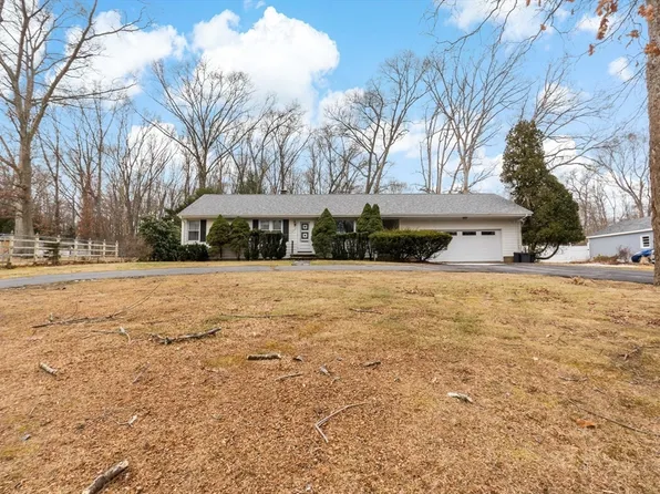 4343 County St, Somerset, MA 02726