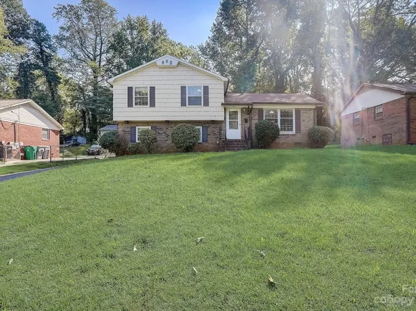 1715 Weststone Dr, Charlotte, NC 28208