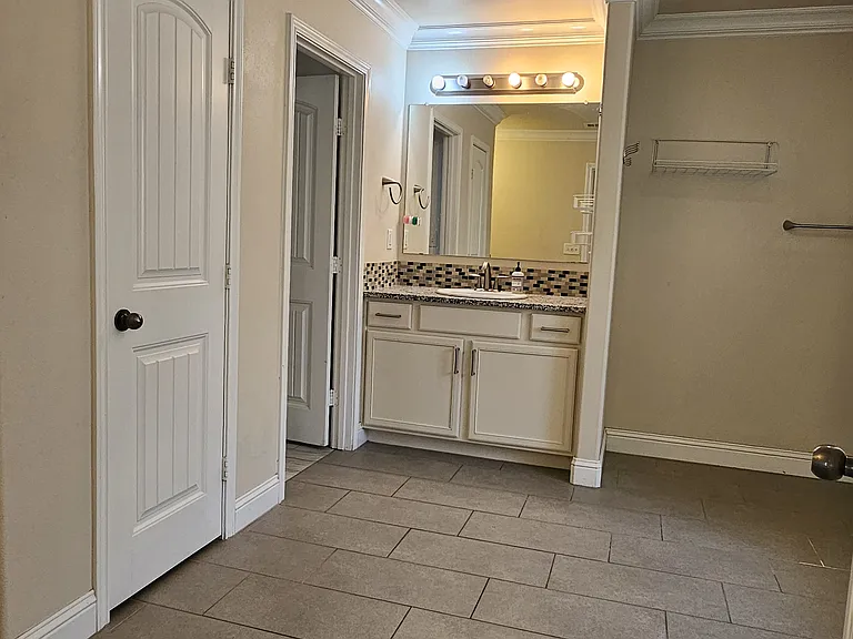6904 Redbud Ct — Photo 11