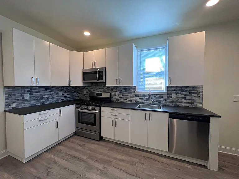 2918 Devlin St — Photo 12