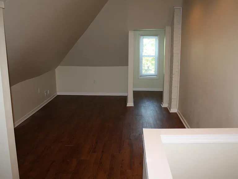 1466 Indianola Ave — Photo 24