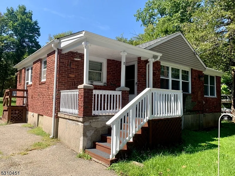 2 bed, 1.0 bath, $2,225 — Photo 2