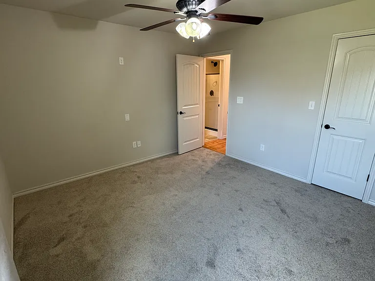 912 W Fargo St — Photo 24