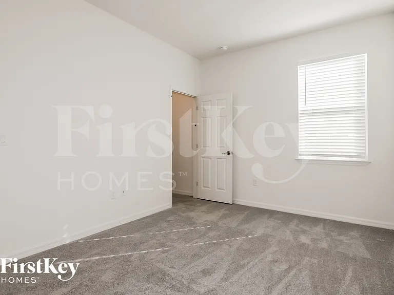 585 Crown Rose Dr — Photo 11