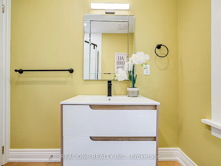 4052 Saint James Ave — Photo 19
