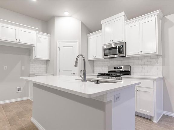 4th image of 3808 Lleyton Dr
