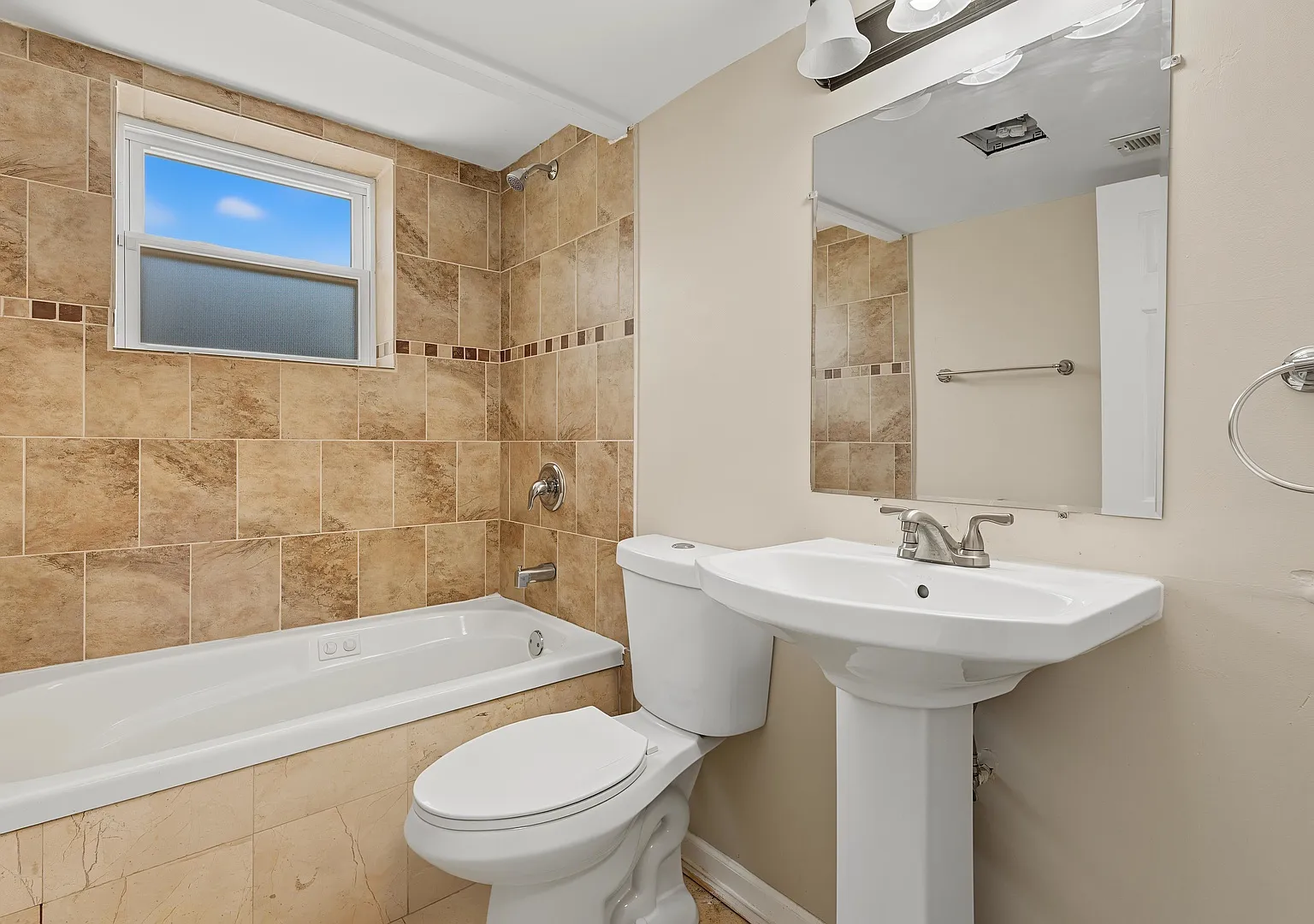 3 bed, 1800 sqft, $2,700 — Photo 2