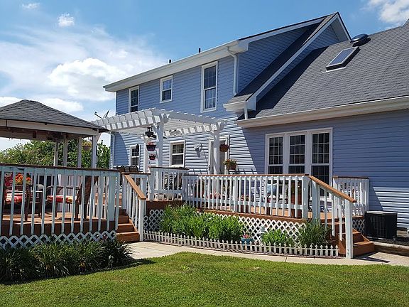 Back - over 600 sf of deck