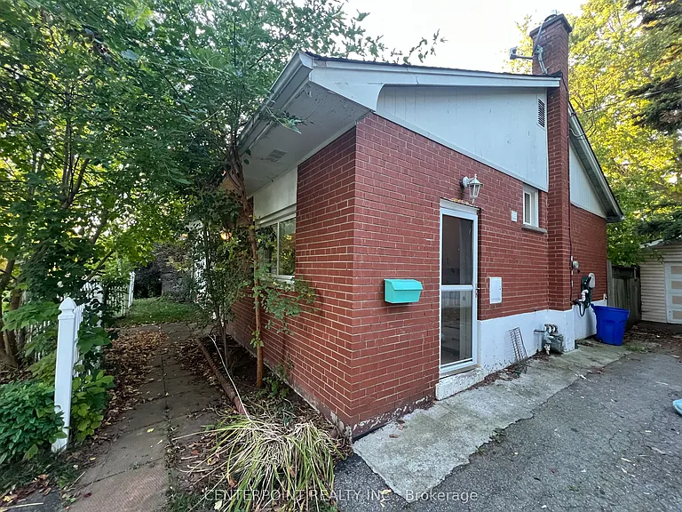 287 Kent Cres — Photo 2