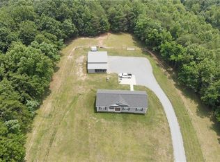 4050 Dodgetown Rd, Walnut Cove, NC 27052
