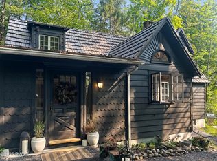 107 Metzger Trl, Dingmans Ferry, PA 18328