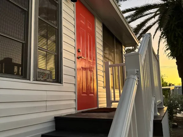 1119 Periwinkle Way #111, Sanibel, FL 33957