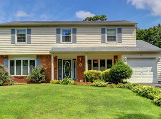 3 Eileen Ct, Commack, NY 11725