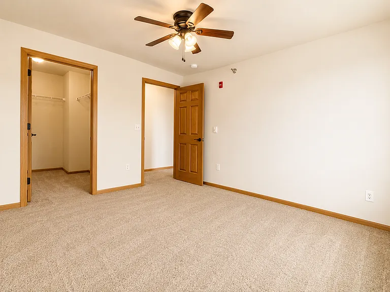 Berry Pointe Luxury Apartments — Photo 20