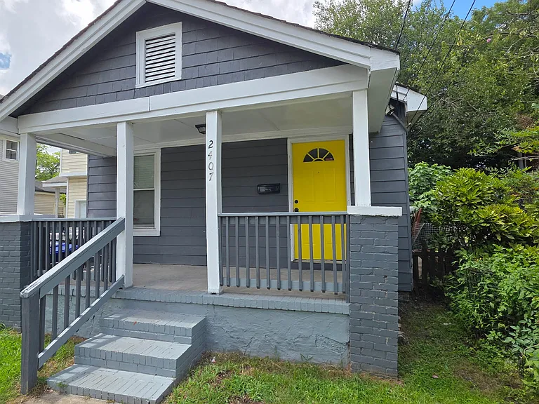 2407 West Ave — Photo 2