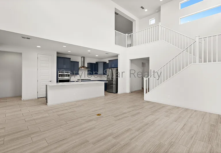 3407 E Louise Dr — Photo 14
