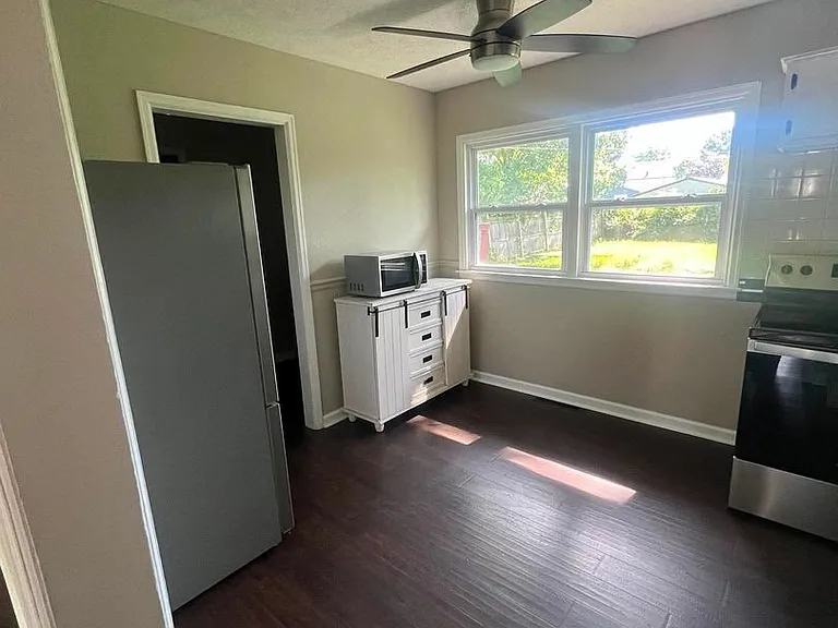 2529 Lewis Ln — Photo 11
