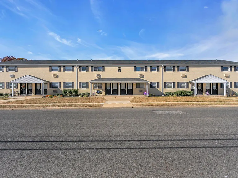 Laurelton Village Apartments — Photo 127