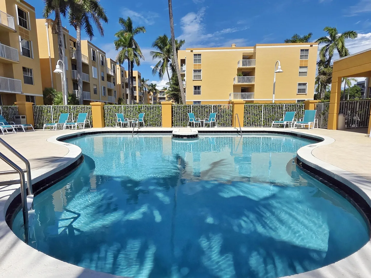 2 bed, 2.0 bath, 1020 sqft, $2,250 — Photo 1