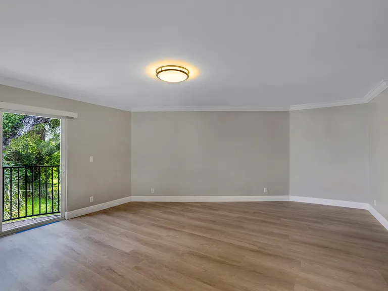 2928 SW 18th Ter — Photo 13