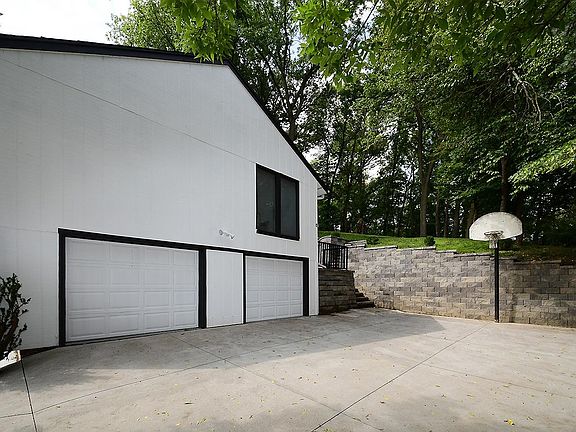 5th image of 8914 N 52nd Ave